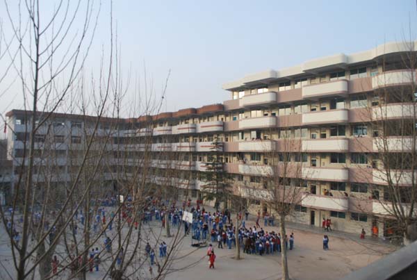  p data-id="gnhgmm3v9v">山东省济南济微中学校是槐荫区唯一一所九年