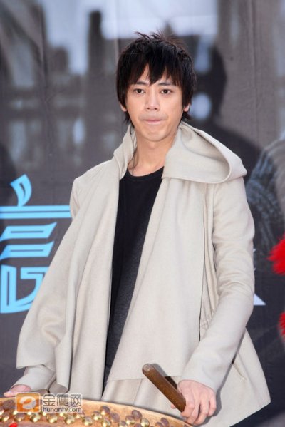  p data-id="u7wp0810coca">信,本名苏见信,1971年5月14日出生于台湾