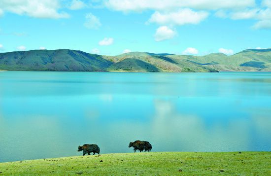 莽措湖自然风景区位于 a target="_blank" href="/item/芒康/2869789"