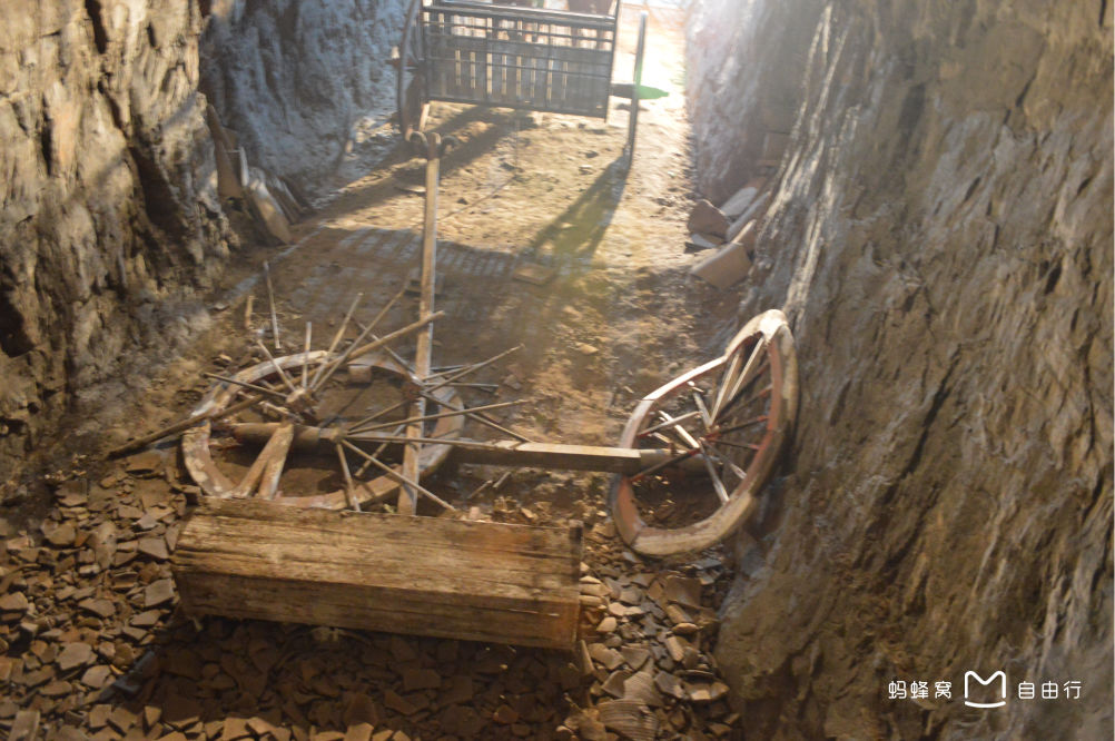  p>满城汉墓,又名中山靖王墓,位于河北省保定市 a target="_blank"