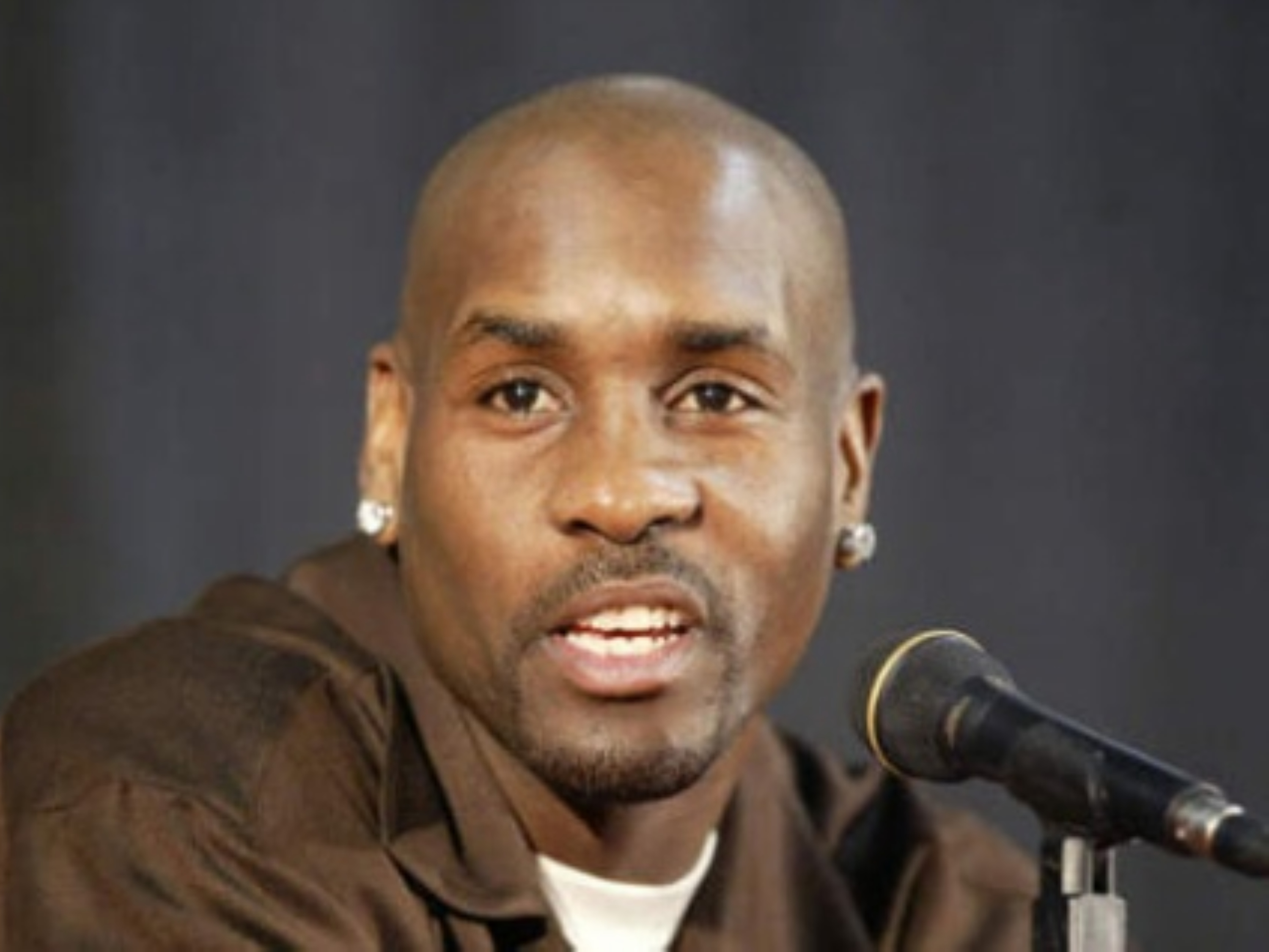  p>加里·佩顿条款(gary payton rule):被交易的球员,如果被新东家裁