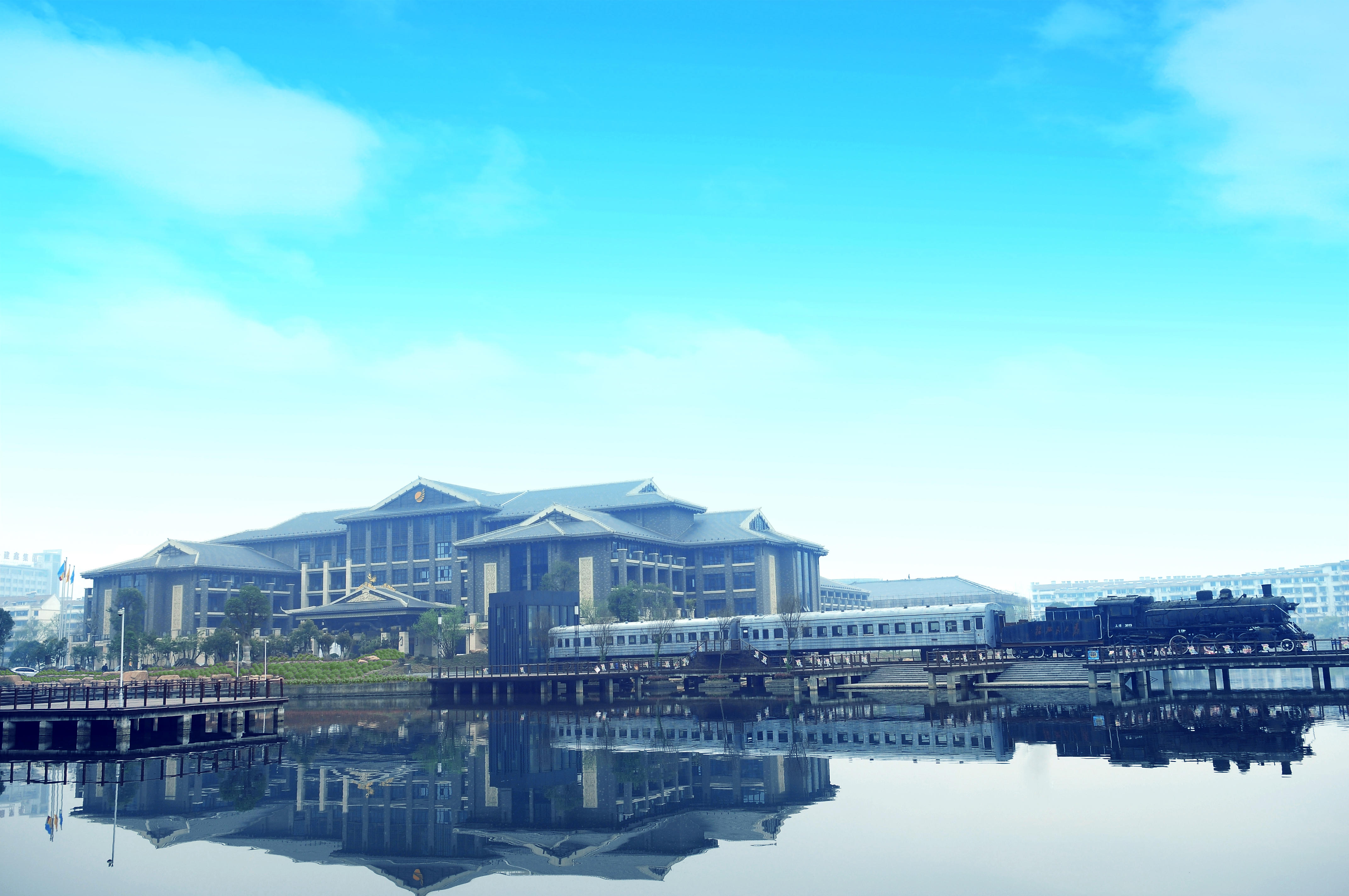  p>安徽铜雀台开元国际大酒店是由安徽井湖实业集团在铜陵市倾力打造