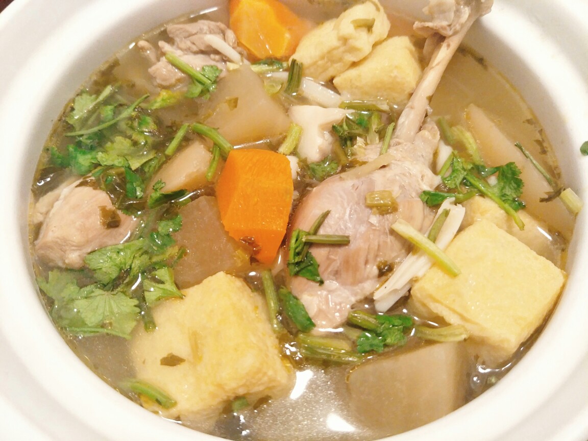 酸萝卜鸭腿汤