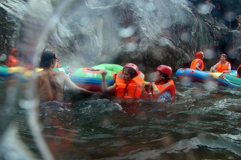 龙花洞旅游景区(响水河漂流)