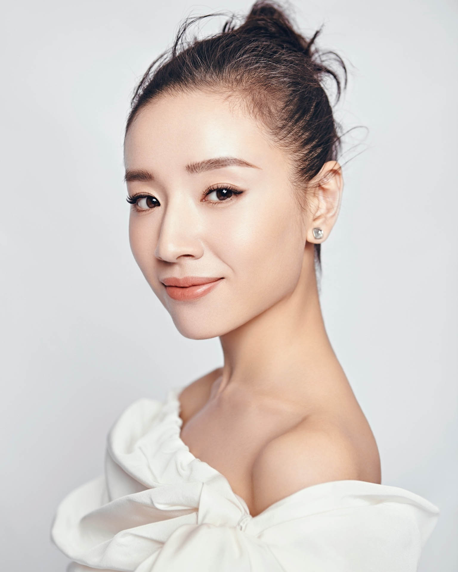  p>董洁,1980年4月19日出生于辽宁省大连市,毕业于 a target="_blank"