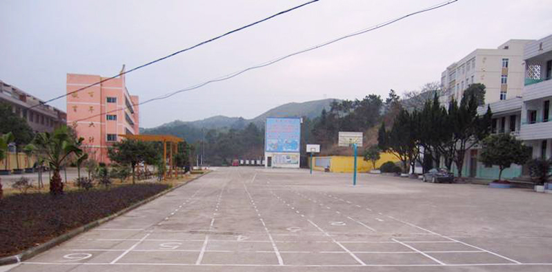  p data-id="gnhh22kz7x">福鼎十五中地处闽浙两省,鼎,苍,泰三县交界