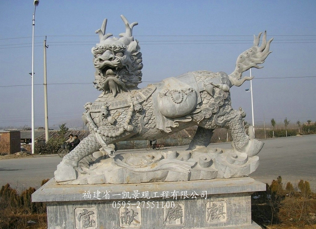  p>石麒麟是中国建筑中辟邪物品,有消灾解难,驱除邪魔,镇宅避煞的作用