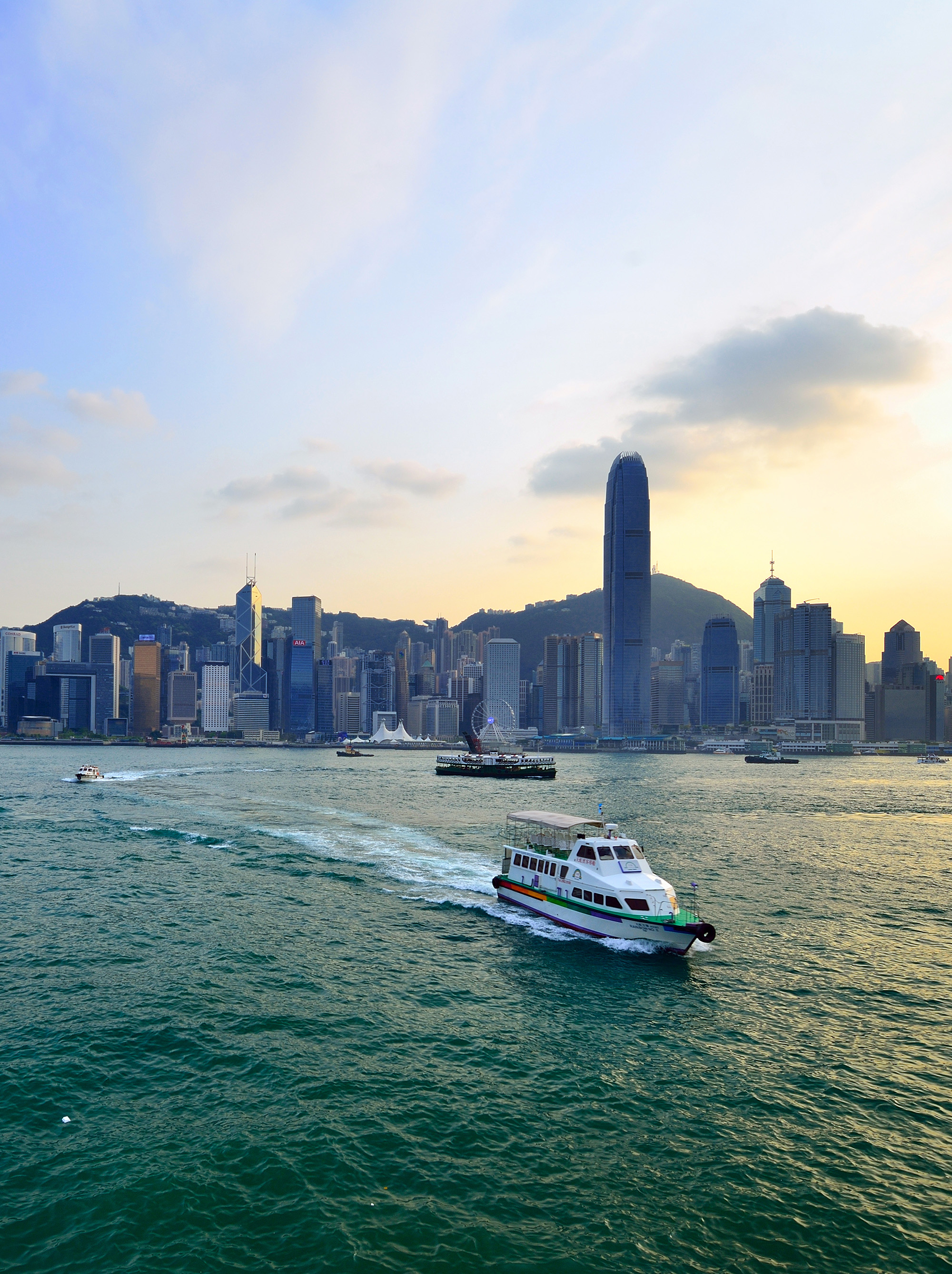  p>维多利亚港(英语:victoria harbour)简称维港,是位于 a target="