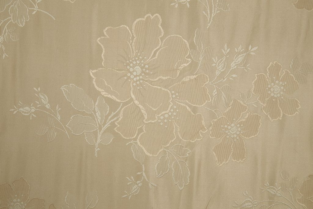 清宣统米黄色洋花纹泰西缎