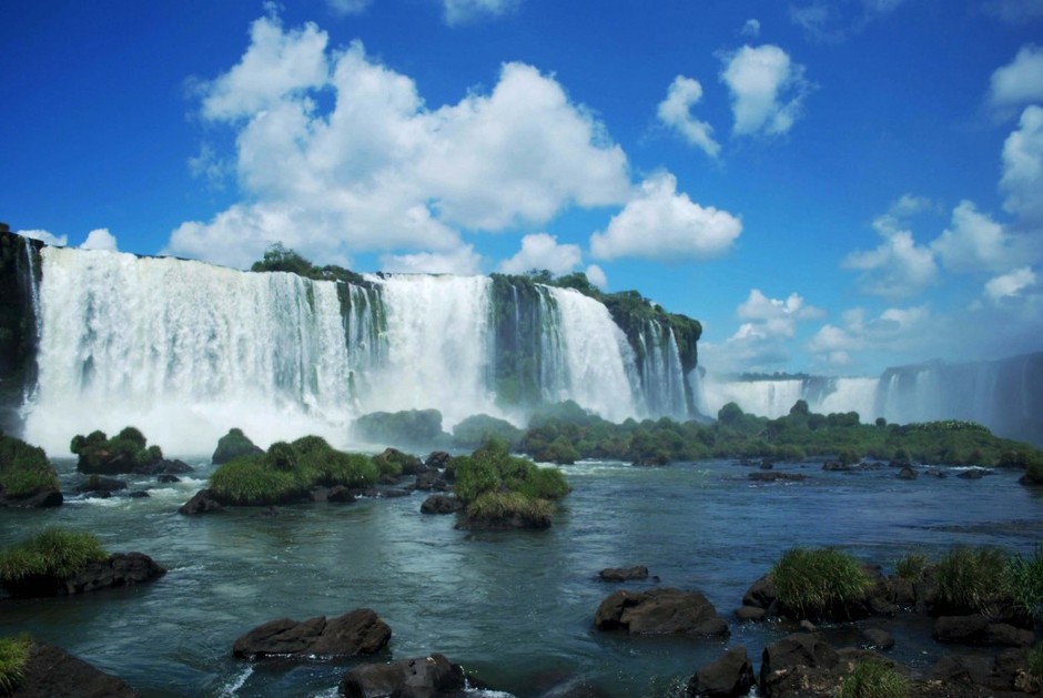  p>伊瓜苏大瀑布是世界上最宽的 a target="_blank" href="/item/瀑布