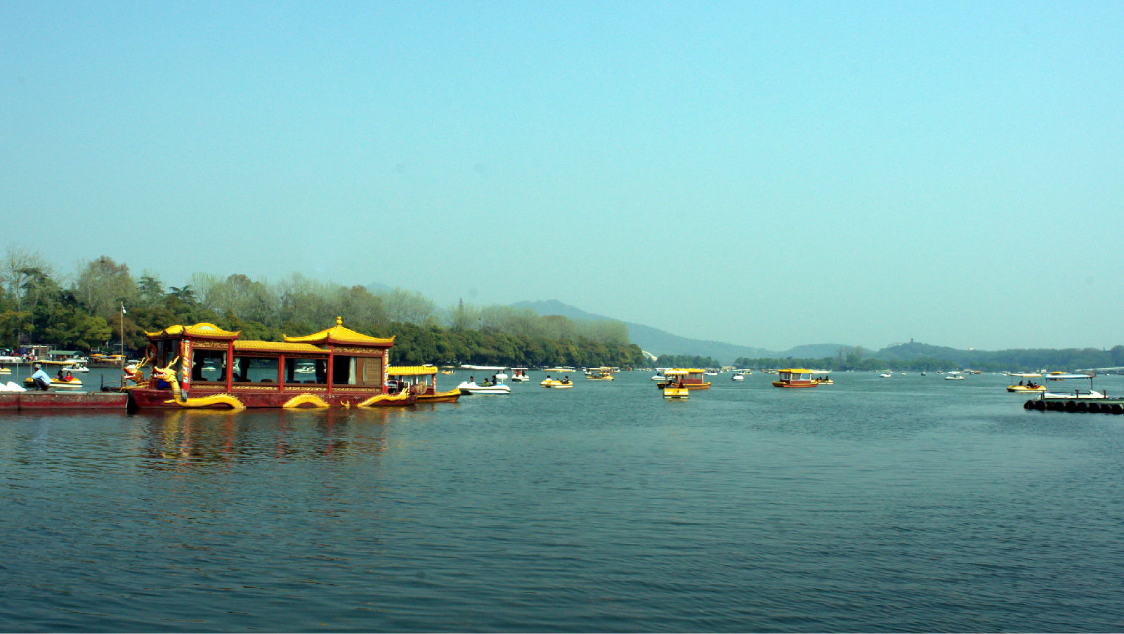  p>玄武湖位于 a target="_blank" href="/item/南京市/2207627" data