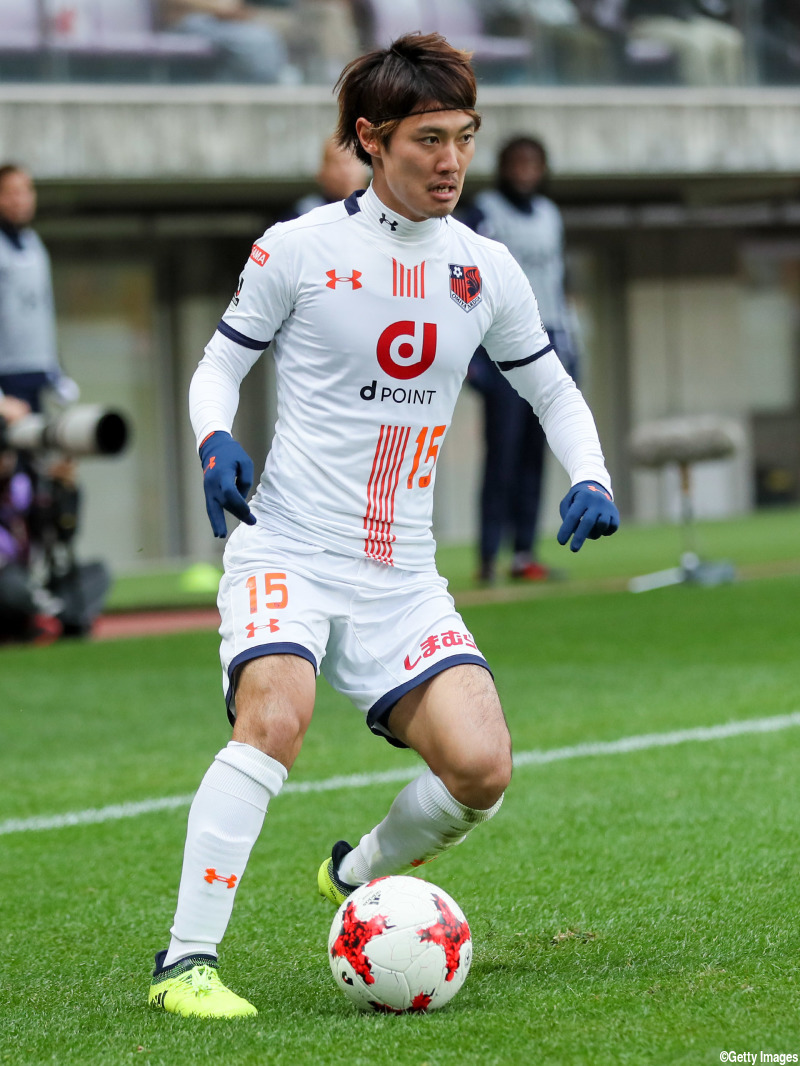 是一名日本足球运动员,现在效力于大宫松鼠球队