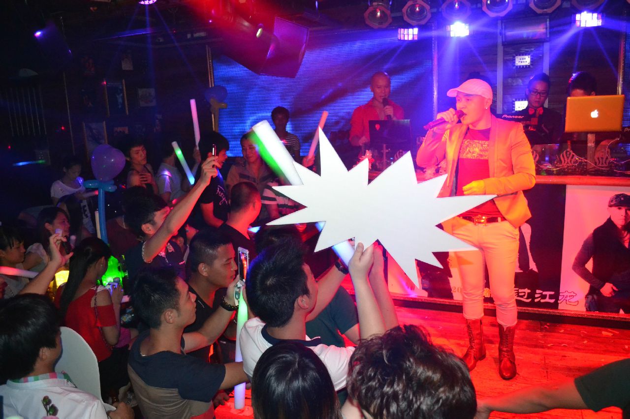 href="/item/歌手/16693" data-lemmaid="16693">歌手 /a>过江龙(姓名