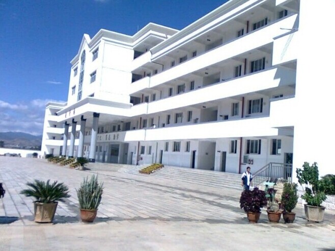 第四 a href="#" data-lemmaid="1571168">完全中学 /a>,简称宾川四中