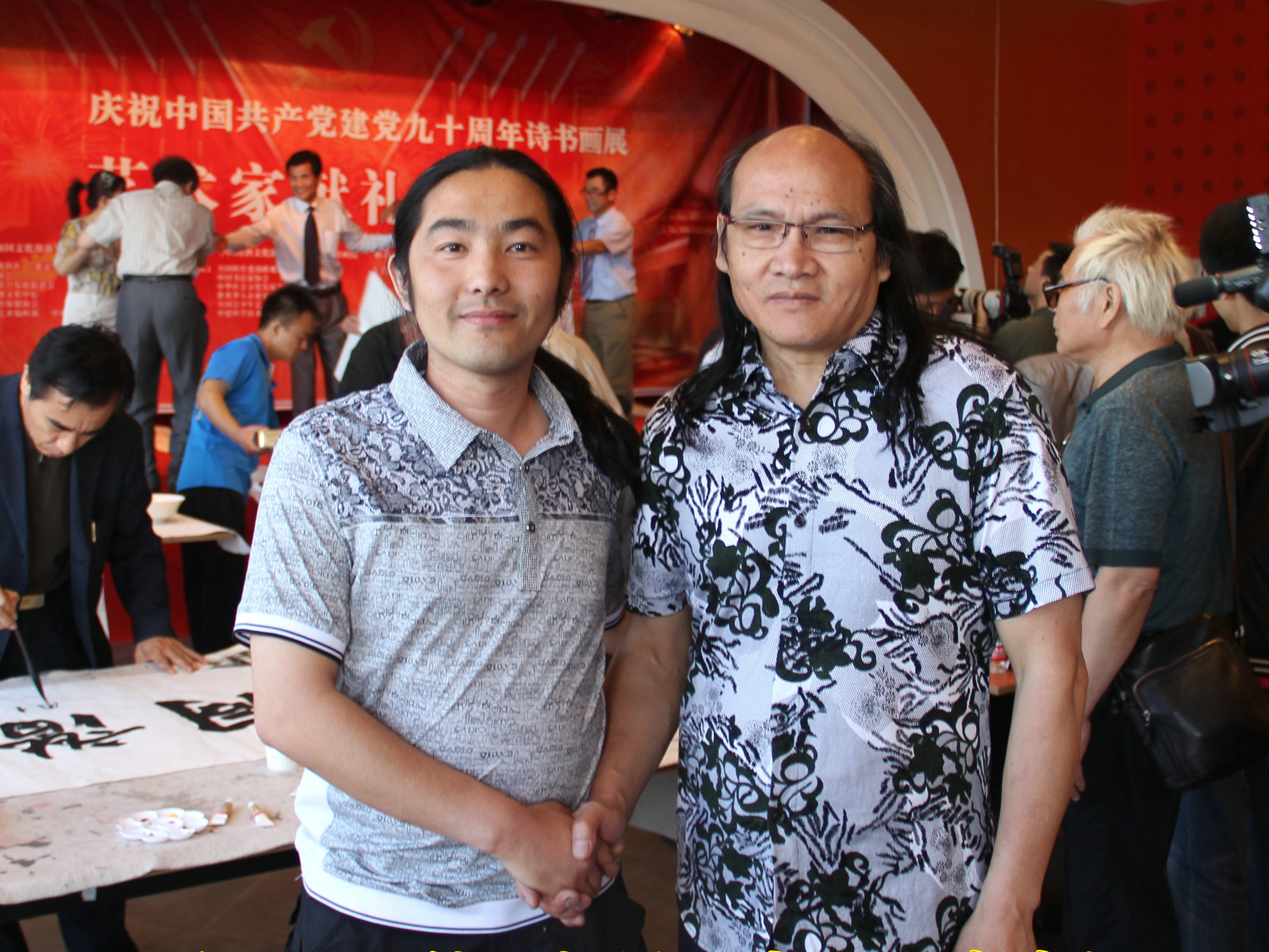  p>张斌,字乐山,号一笔, 一笔轮廓福寿的创始人,中国国际经济文化艺术