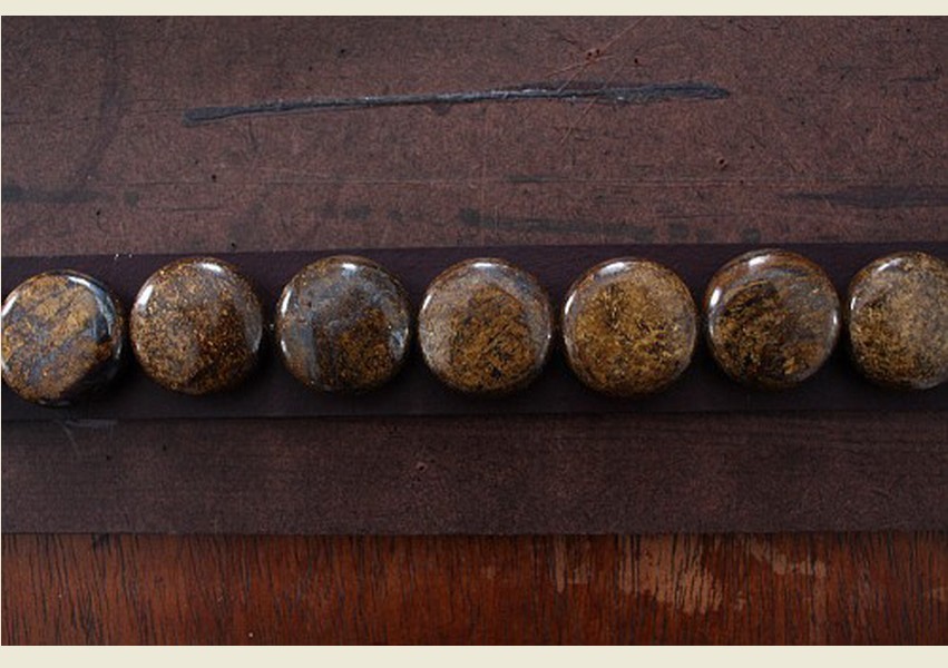  p>古铜辉石英文名称为bronzite, a href="#" data-lemmaid="4653749"