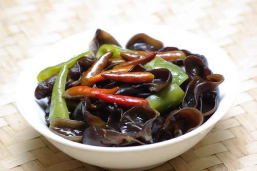 泡椒拌黑木耳