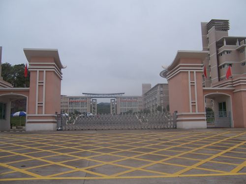  p>广东梅县东山中学是全国重点中学,广东省国家级示范性普通高中