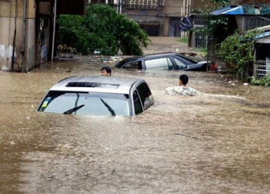 一般是指发动机,变速箱被水泡过,浸水深度超过车轮及车身座椅,车身