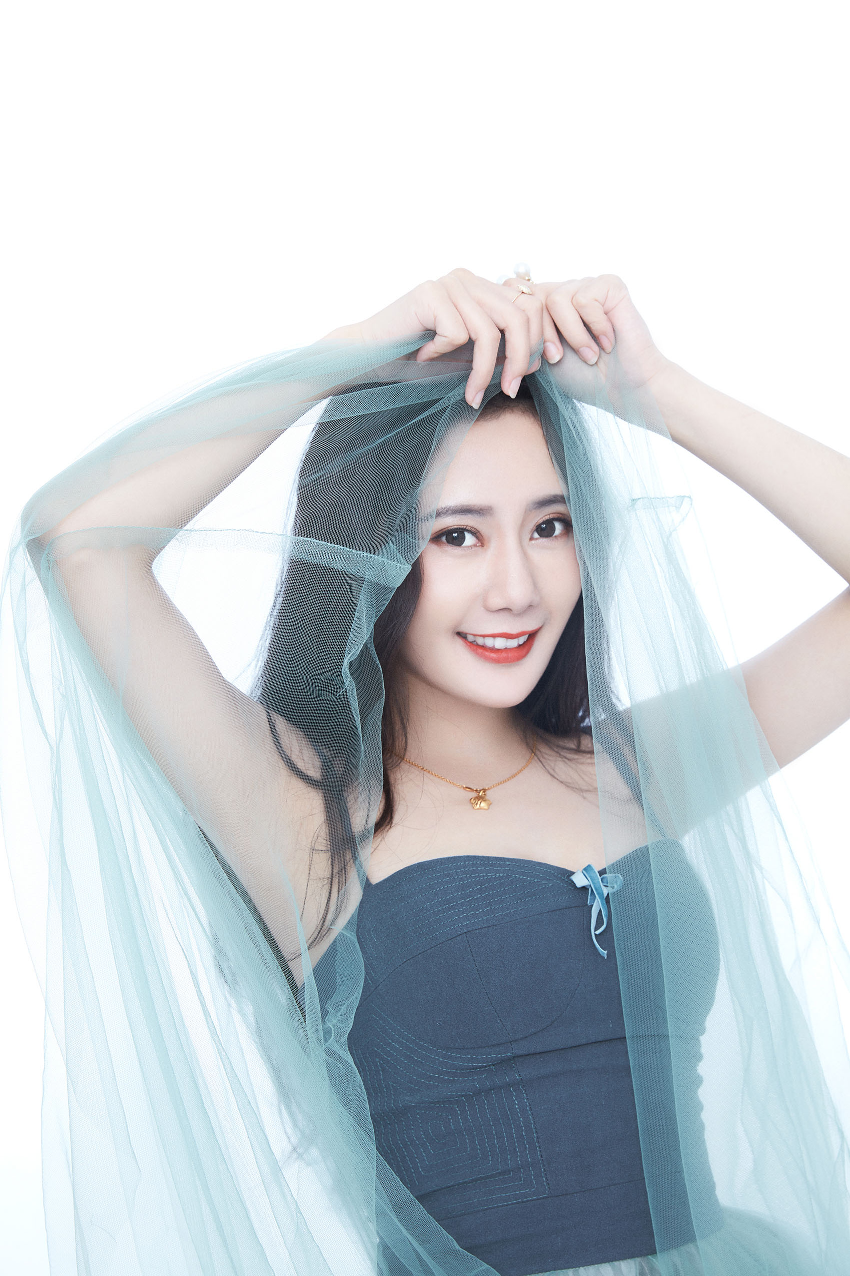  p>李朵,1972年11月28日出生于陕西西安,中国内地女演员,代表作品《 a