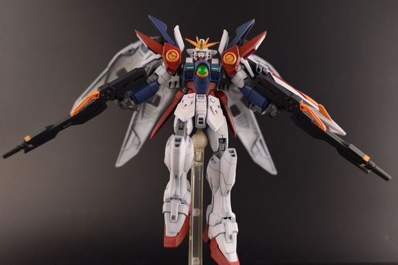  p>卡特尔·拉巴·维娜根据留下来的图纸完成开发的机体,其命名为飞翼