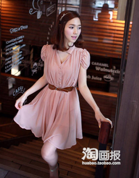  p>罗莉/萝莉/罗利/loli形容年纪很小,但是外表非常可爱的小女生.