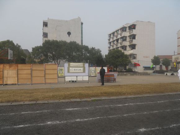  p>汉川四中创建于1956年7月,座落在汉川西部古镇脉旺镇. /p>