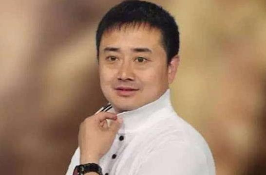  p>闫光明, 1972年12月30日出生,吉林省四平市伊通满族自治县人,赵