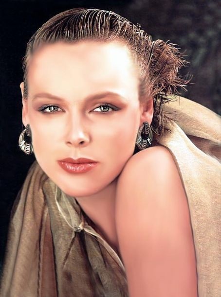  p>布里吉特·尼尔森是一名演员,歌手,模特,制片人,编剧,配音人员