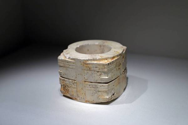 玉琮（中国古代的内圆外方的筒形玉石礼器）_百度百科