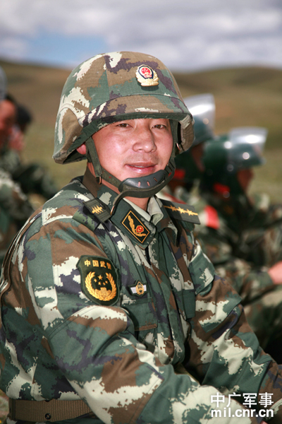 大学文化,中共党员,现任武警西藏总队那曲地区支队司令部作训股股长