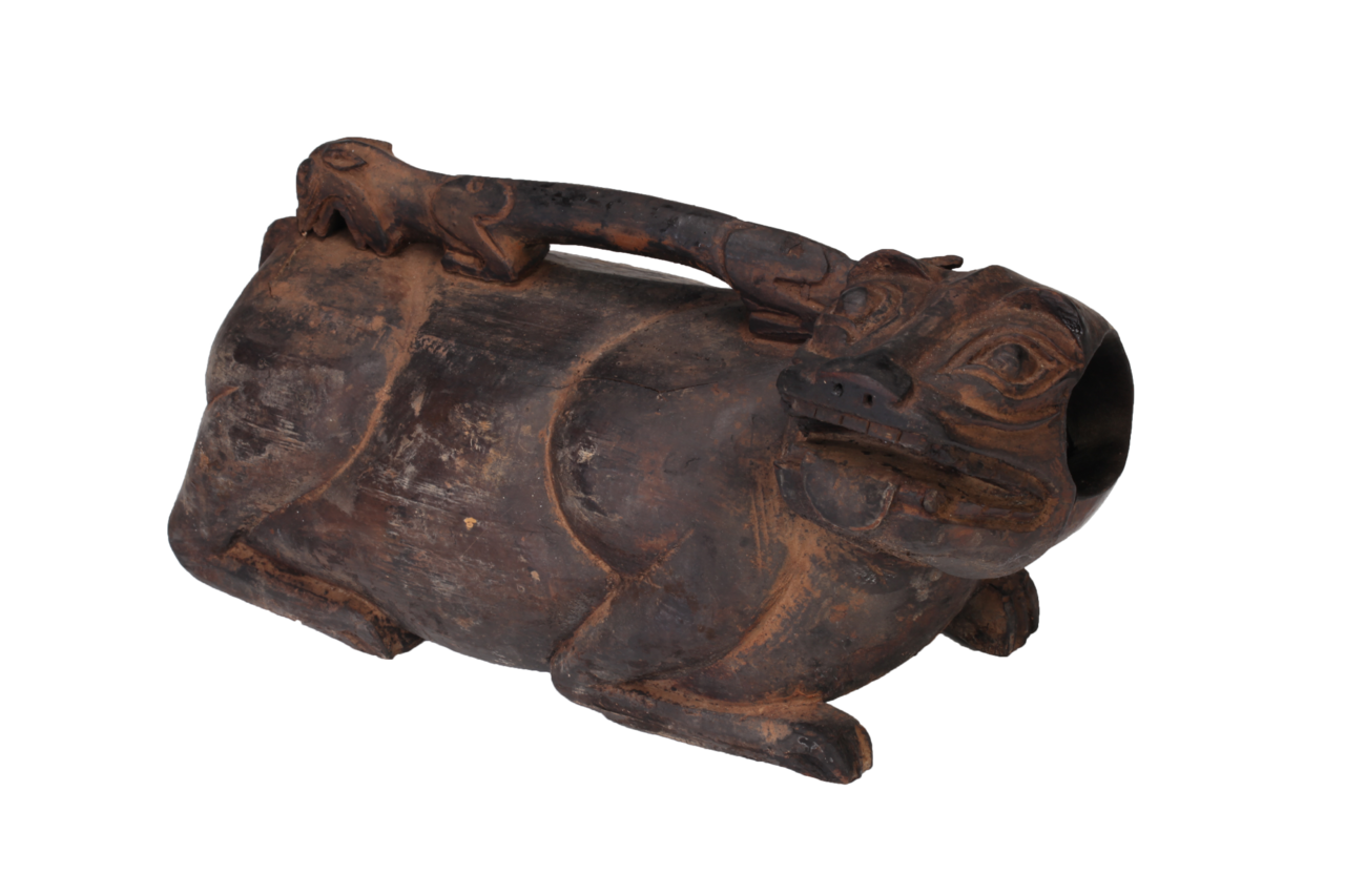 西汉黑漆木虎子