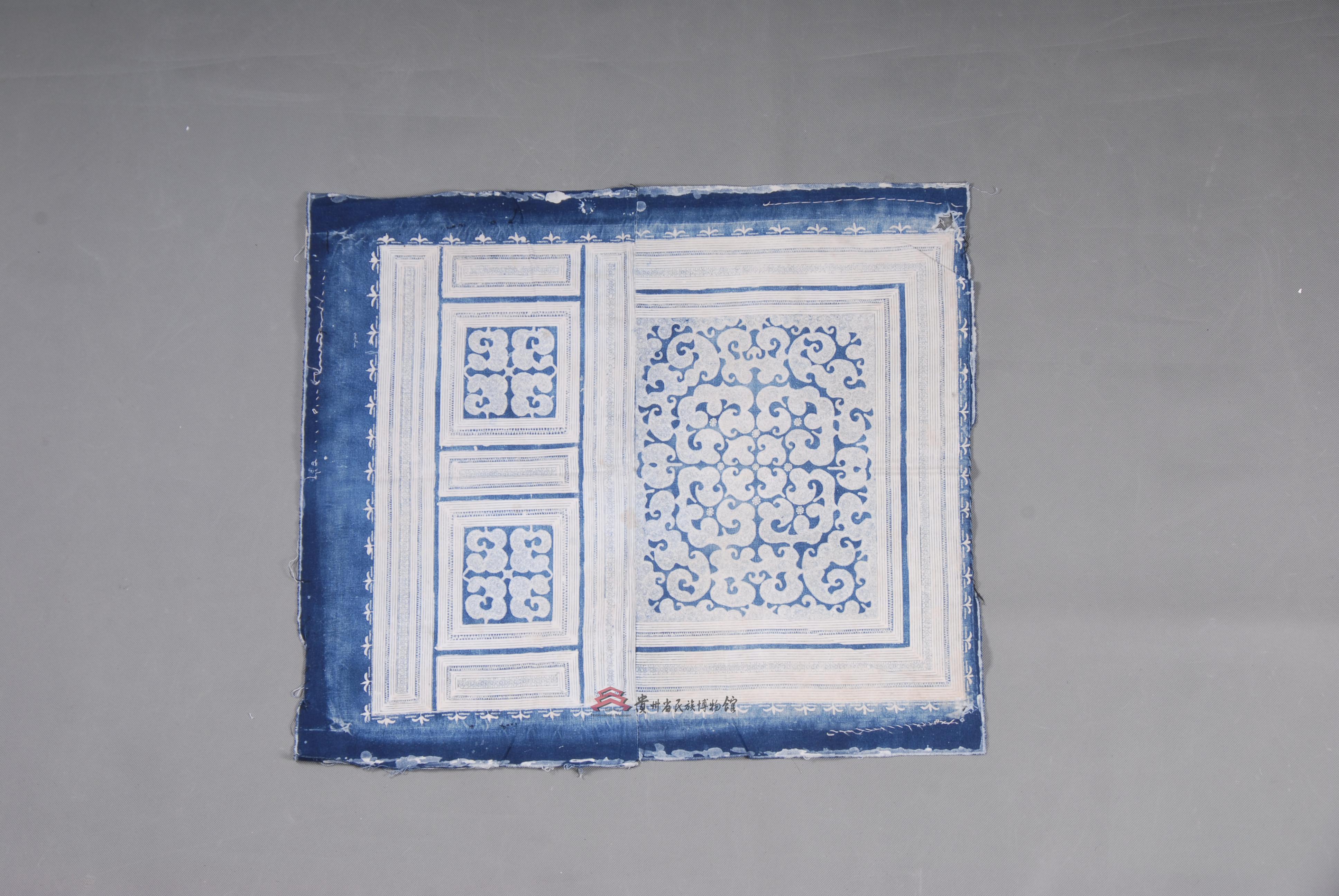 当代贵定苗族花卉纹衣饰蜡染布