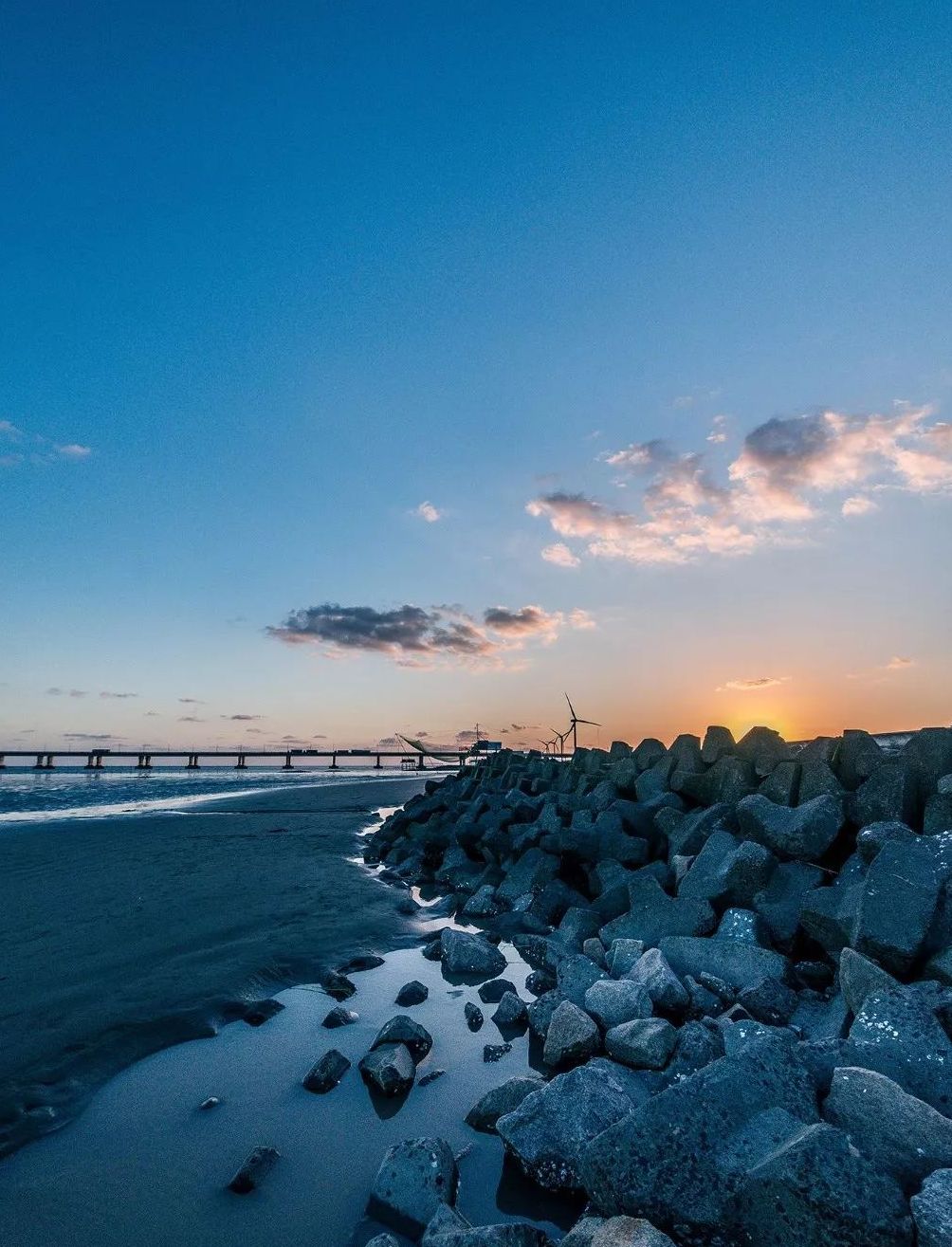 ">南汇新城 /a>海滩,位于浦东新区南汇新城,也是上海陆域的最东南处