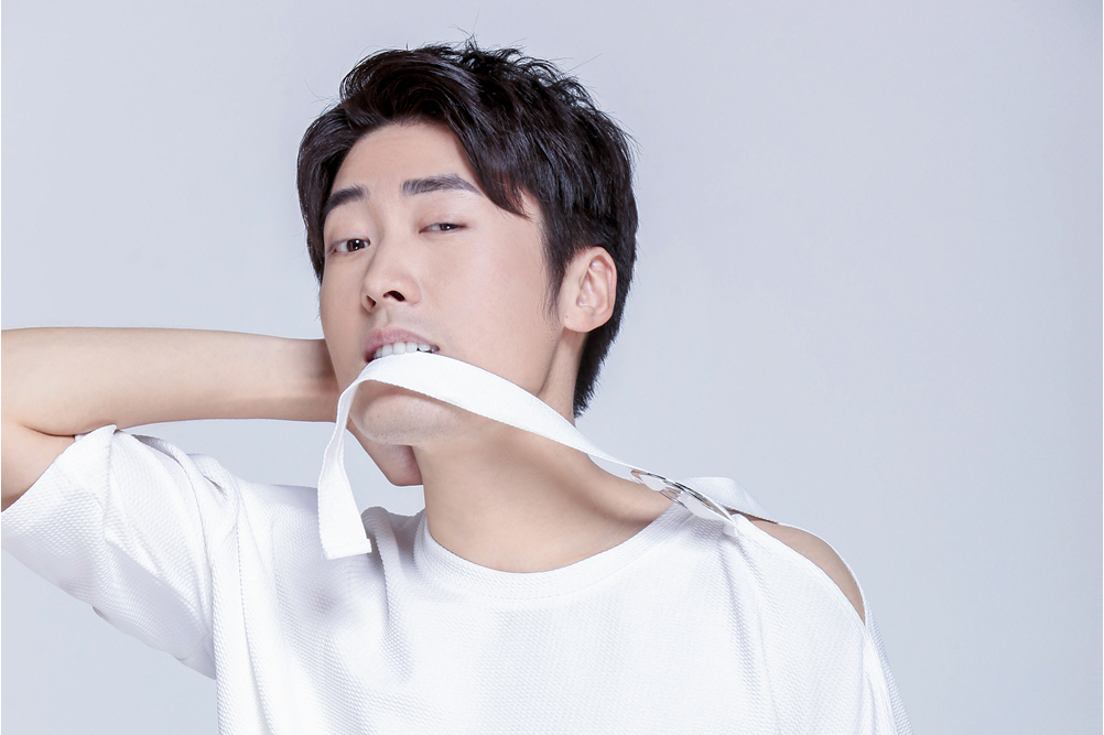  p>《第一次靠近》是张艺源演唱的一首歌曲.