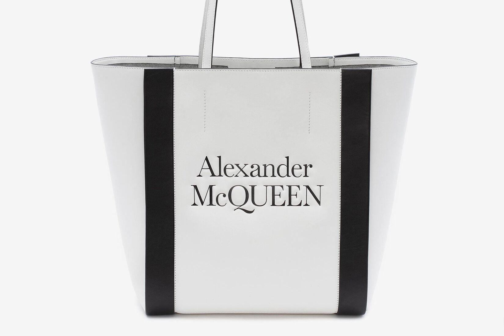  p>signature 购物袋是亚历山大麦昆品牌旗下的一款产品. /p>