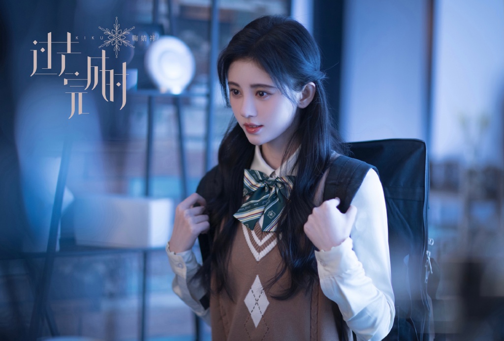  p>鞠婧祎(kiku),1994年6月18日出生于四川省遂宁市,中国内地影视女