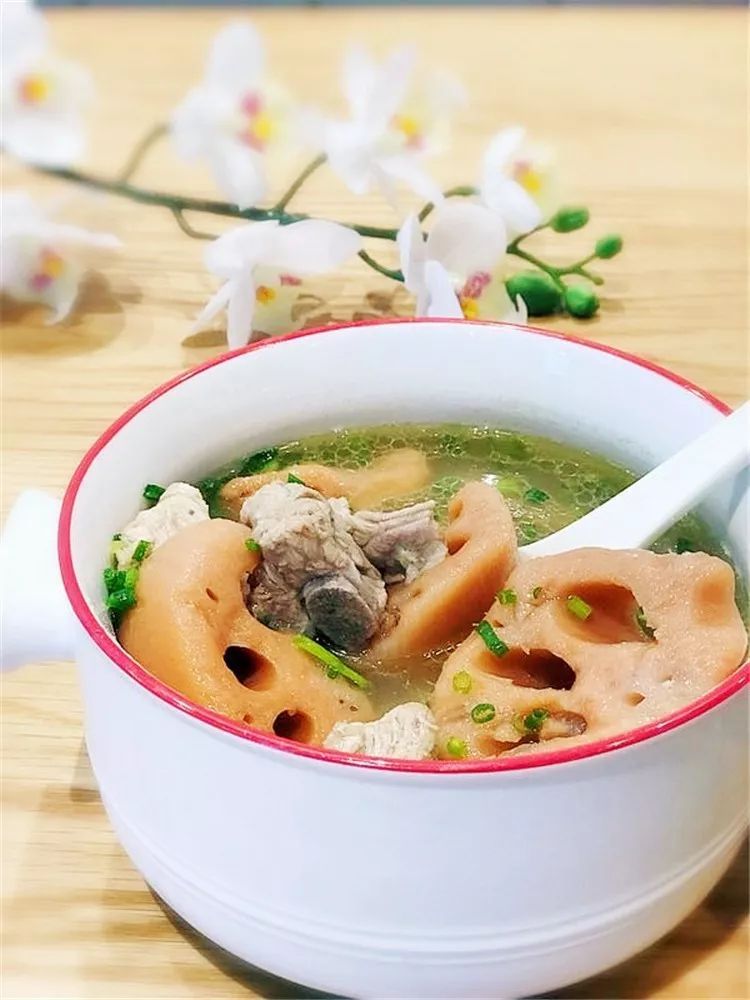 由莲藕等为主要食材做成的一道菜品,是一道传统的特色名菜,属于粤菜系