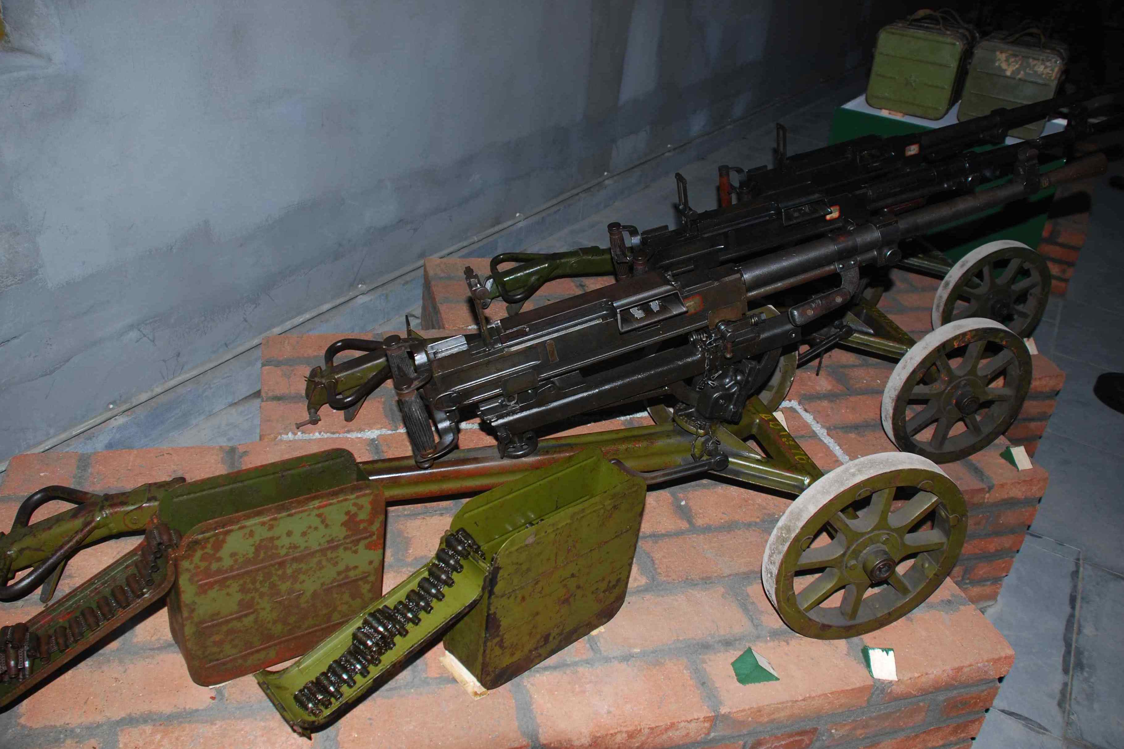  p data-id="gnwl3fsng4">53式重机枪是中国仿制前苏联sg43中型机枪而