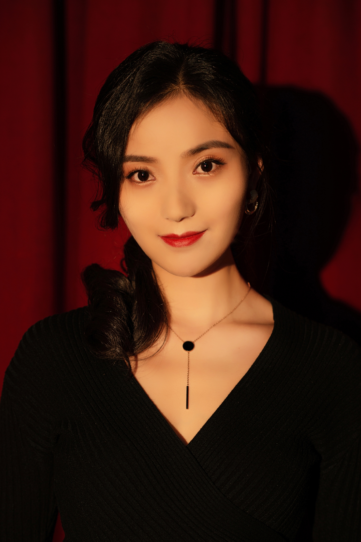  p data-id="gnzzvlcmts">安宁,出生于陕西咸阳,中国内地女演员.