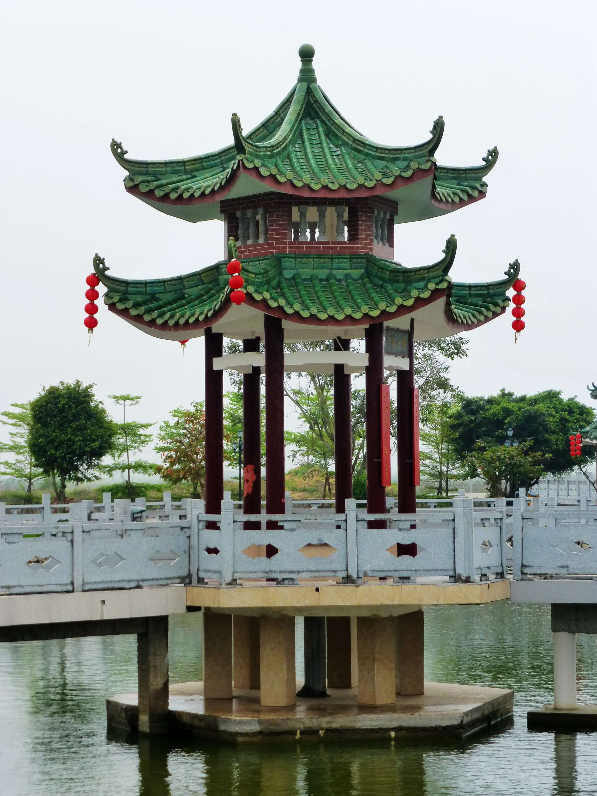  p>极浦亭在广东吴川市吴阳镇中街,始建于南宋淳佑年间(1242-1252年)