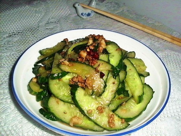  p>肉末青瓜是由黄瓜和肉末为主料制作的菜品. /p>