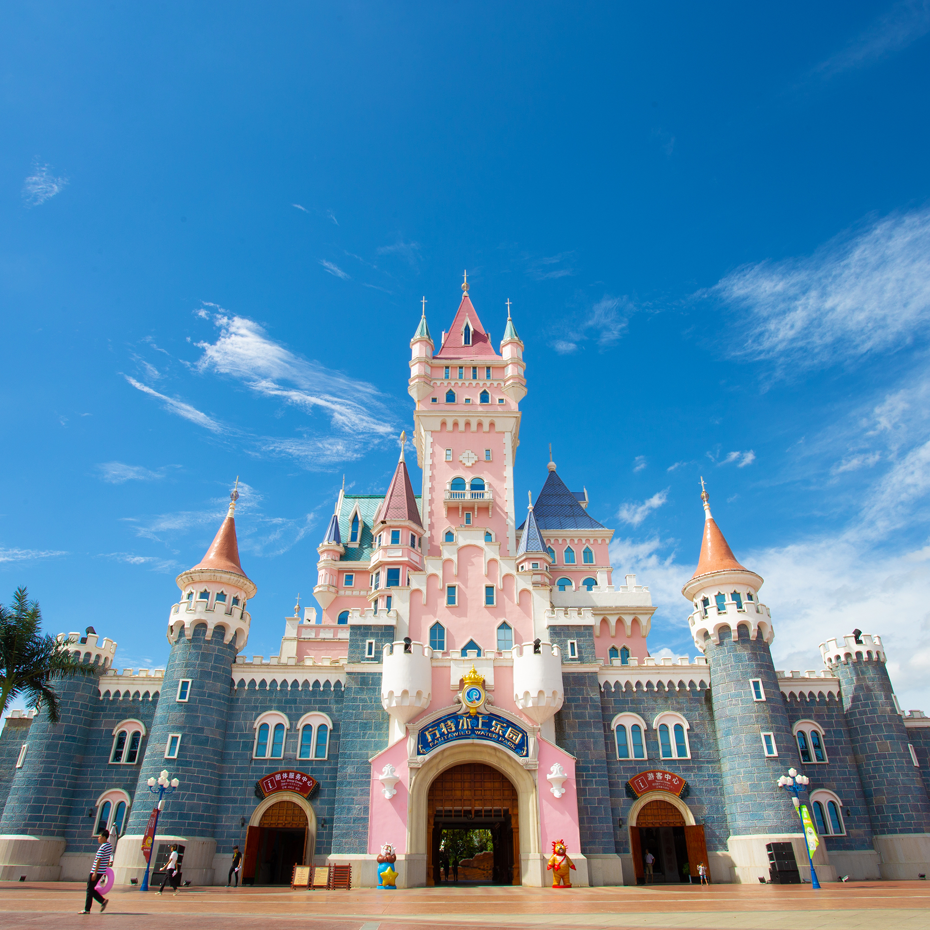 方特旅游度假区是一个包含主题乐园,主题演艺,度假酒店等相关配套设施