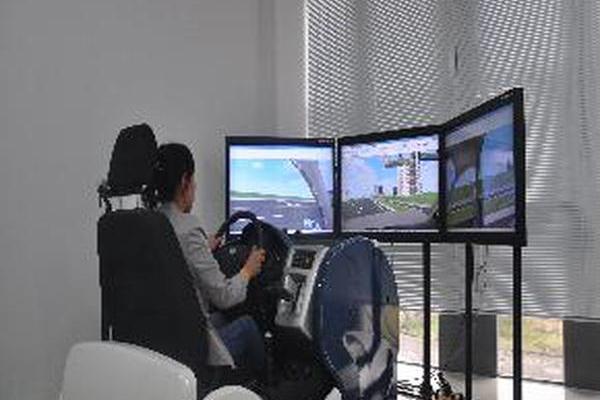 车辆驾驶模拟器