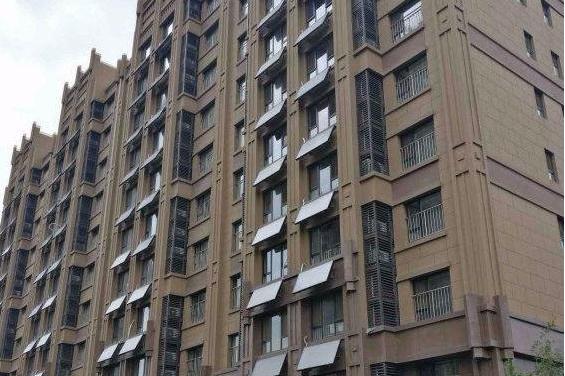绿地泉景嘉园位于济南市槐荫腊山,由绿地泉景