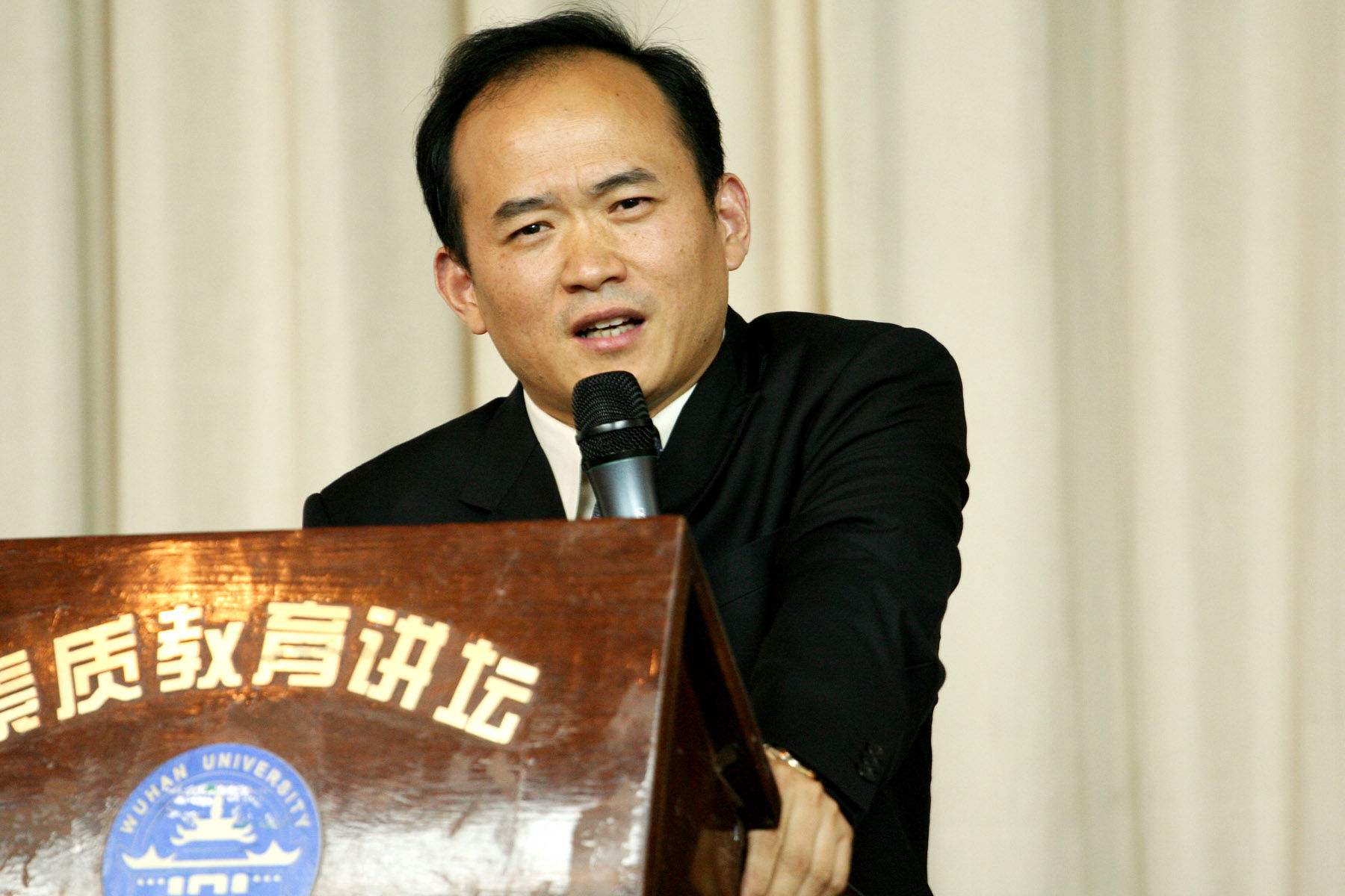 湖北前首富兰世立：羁押879天被判无罪，7年间百亿资产化为乌有_百科TA说