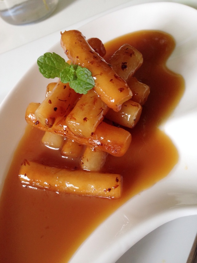  p>桂花糖炒年糕是一道以年糕,猪油为主料制作的湖北武汉传统 a href=