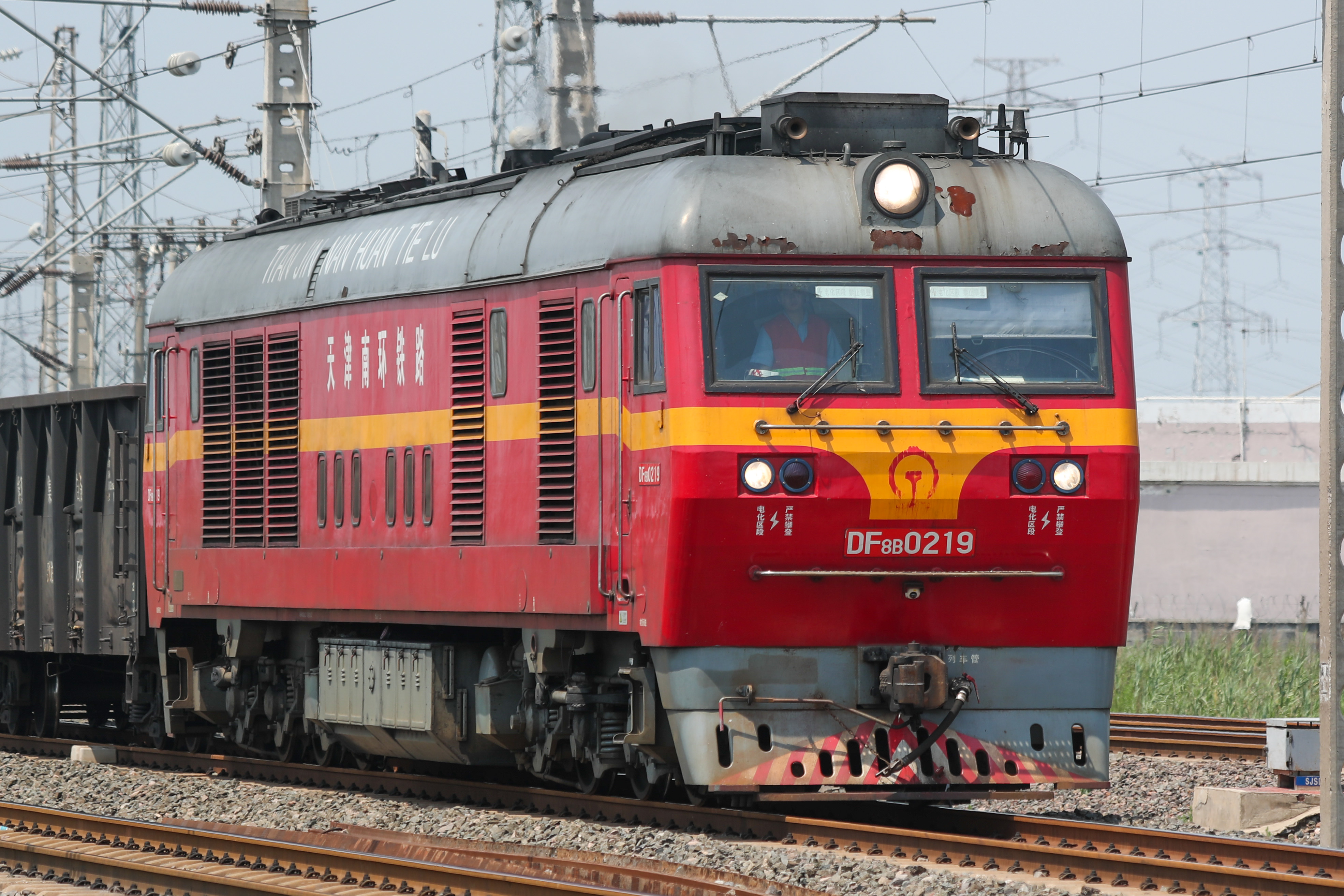 东风8b型内燃机车