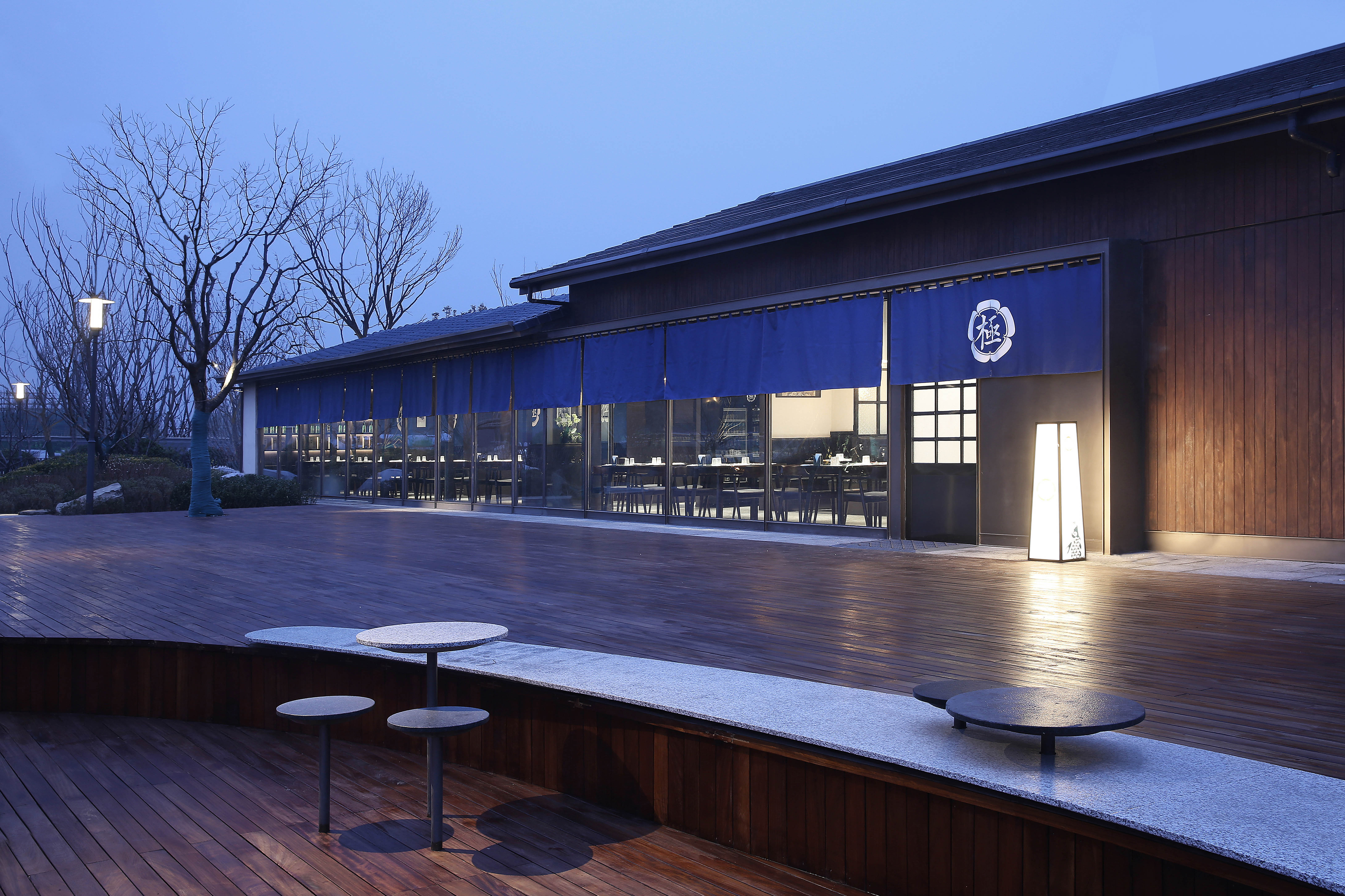  p>普罗理想国位于中国郑州国际文化创意产业园,项目占地近6000亩,由 