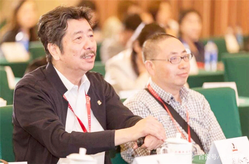 鲁迅长孙周令飞，年过60岁仍以宣传鲁迅挣钱，业界人士：啃得好_百科TA说